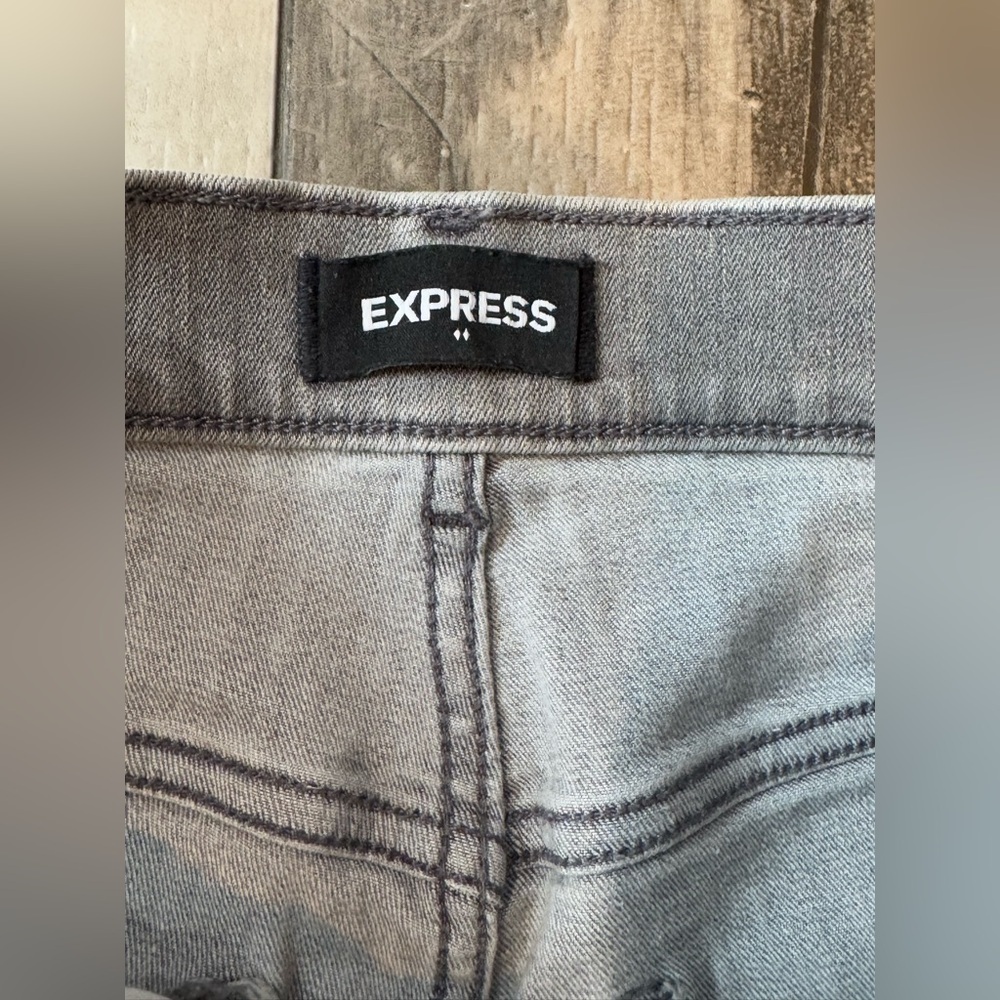 Express Women's Light Gray Cropped Straight Jeans - Picture 3 of 5